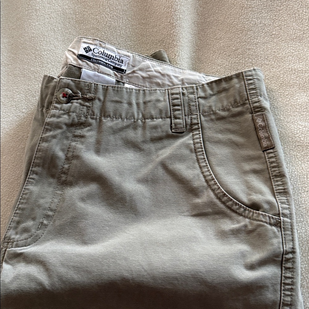 Columbia woman’s Olive Chinos